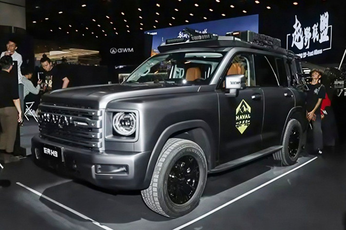 GWM vừa chính thức giới thiệu mẫu xe SUV Haval H9 Crossing Edition tại thị trường Trung Quốc. Phiên bản mới mang cấu hình chuyên biệt cho off-road. Đây là bản nâng cấp tập trung toàn bộ vào khả năng vượt địa hình, mở rộng lựa chọn cho nhóm SUV khung rời tầm trung của Haval.