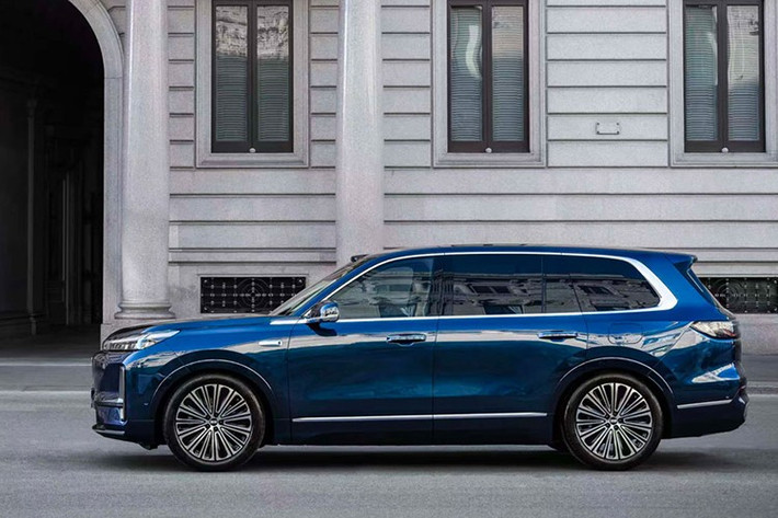 Galaxy M9 là mẫu SUV xe gia đình 6 chỗ ngồi được hãng định vị ở phân khúc cao cấp, sở hữu công suất cực đại 870 mã lực, phạm vi chạy thuần điện tới 210 km cùng loạt công nghệ tiện nghi vượt trội.