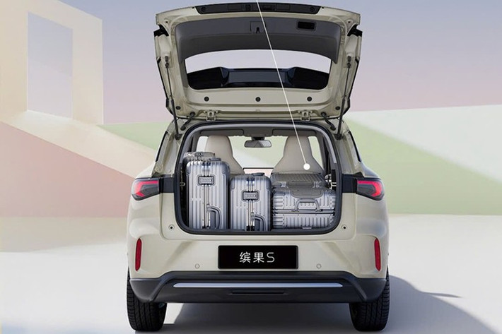 Khối động cơ cho công suất tối đa 75 kW (101 mã lực) và mô-men xoắn cực đại 180 Nm. Xe sử dụng pin LFP có dung lượng 31,9 kWh và 41,9 kWh, cho phạm vi hoạt động lần lượt 325 km và 430 km theo chu trình thử nghiệm CLTC tại Trung Quốc. Tốc độ tối đa của xe đạt 150 km/h.