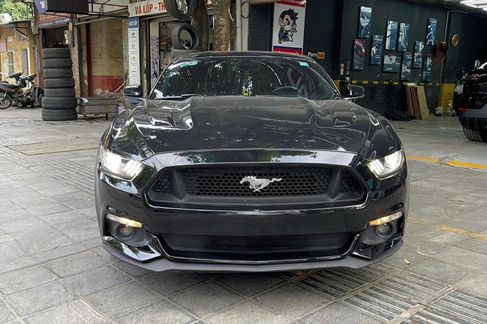 Tại thị trường Việt Nam, những chiếc Ford Mustang GT này chắc chắn sẽ là một món đồ chơi không chỉ cho những ai đam mê tốc độ mà còn là biểu tượng của sự sang trọng và cá tính.