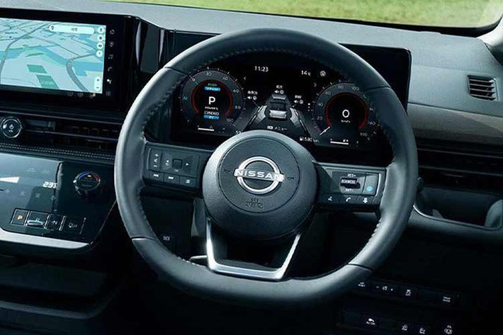 Điểm đột phá nhất trong nội thất của xe là sự xuất hiện của biến thể Multibox (tùy chọn 4 hoặc 5 chỗ). Thay vì hàng ghế thứ ba thông thường, xe được trang bị một hộp chứa đồ dung tích lớn có thể tùy biến thành bàn ăn hoặc ghế băng dự phòng.