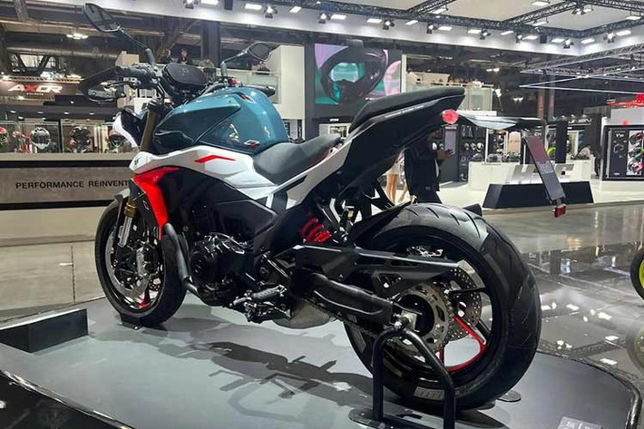 Mẫu TNT 550 2026 hoàn toàn mới dự kiến sẽ có mặt trên thị trường trong năm nay, bao gồm cả phiên bản dành cho người lái A2. Thông tin chi tiết về giá bán và các phiên bản sẽ được công bố sau.