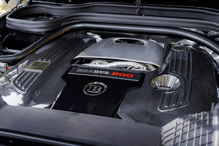 Tuy nhiên, dưới bàn tay của Brabus, công suất đã tăng lên mức 800 mã lực, tức là con số "800" trong tên gọi, tương đương với 788 mã lực phanh và 588 kilowatt.