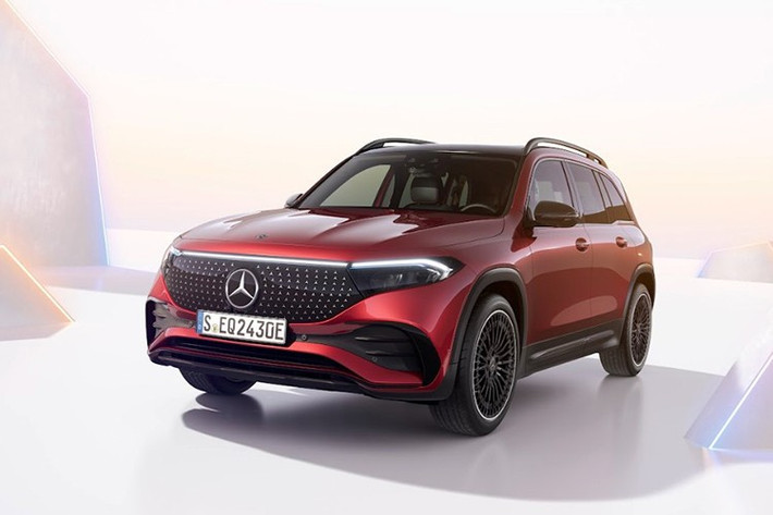 Mercedes-Benz Việt Nam ra mắt SUV thuần điện EQB 250+ phiên bản nâng cấp giữa vòng đời (Facelift) với nhiều cải tiến tinh tế, mang đến trải nghiệm lái xe điện sang trọng và tiện nghi hơn.