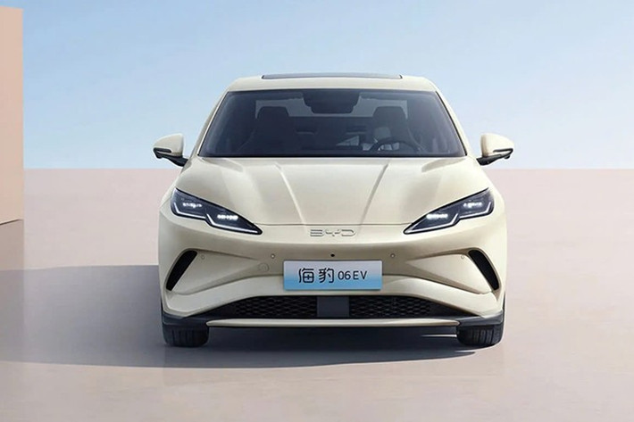 Hiện chưa rõ sau Malaysia, BYD Seal 6 EV có được bán ở những thị trường Đông Nam Á khác như Việt Nam hay không. Tại Việt Nam, BYD chuẩn bị ra mắt một mẫu sedan thuần điện mới là Seal 5 vào tháng 10/2025 tới đây.