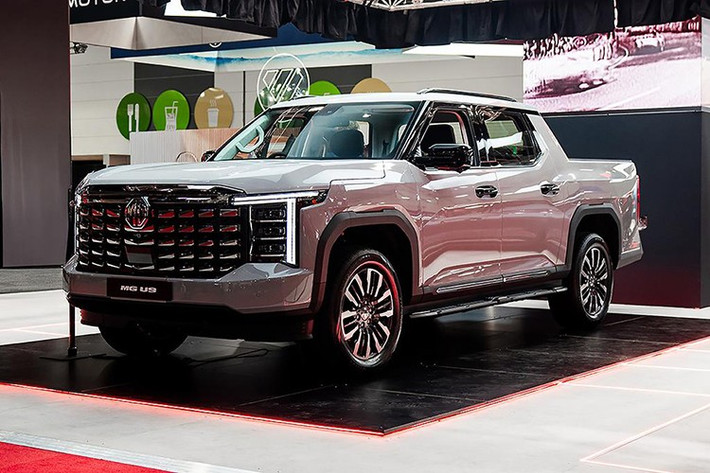 Bất chấp xu hướng điện hóa cùng những quy định khí thải ngày càng khắt khe, hãng xe MG của Trung Quốc vừa ra mắt mẫu bán tải MG U9 2025 mới, đánh dấu lần đầu tiên hãng gia nhập phân khúc bán tải tầm trung đầy cạnh tranh.