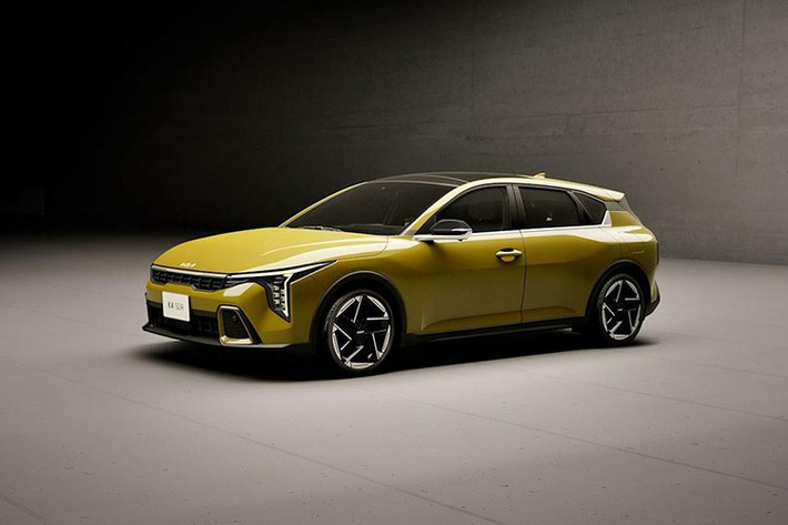 Kia vừa chính thức trình làng mẫu hatchback K4 2025 phiên bản châu Âu, đánh dấu sự xuất hiện của một chiếc hatchback hoàn toàn mới, mang thiết kế táo bạo và phá cách giữa hai phân khúc C và D. Dựa trên triết lý thiết kế “Opposites United”.