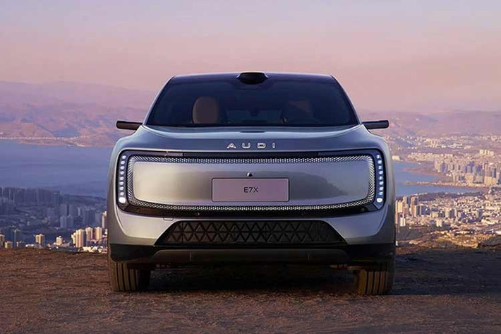 Xe có tùy chọn mâm 21 inch hoặc 22 inch. Tương tự người anh em E5 Sportback, AUDI E7X cũng được áp dụng phong cách thiết kế tối giản và mượt mà nhằm tối ưu hóa tính khí động lực học, cải thiện phạm vi di chuyển sau khi sạc.