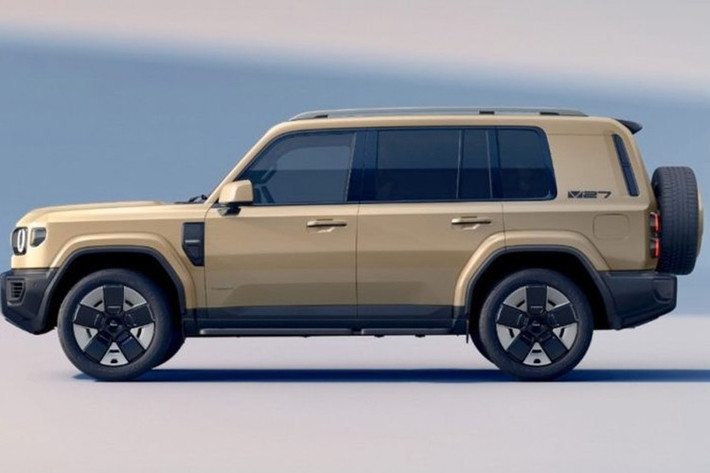 Mẫu xe SUV điện iCaur V27 sở hữu thiết kế thân xe dạng hộp cổ điển kết hợp cùng các chi tiết hiện đại. Dáng xe thẳng đứng, phần cản trước và sau dày, vòm bánh xe nổi bật cùng lốp dự phòng gắn phía sau tạo nên phong cách SUV off-road đậm nét.