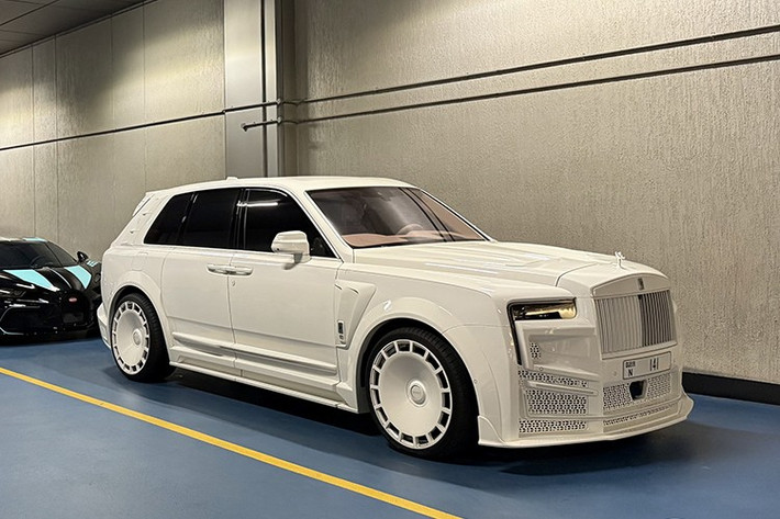 Nếu bạn thích những chiếc Rolls-Royce Cullinan được độ lại hào nhoáng, có lẽ bạn sẽ thích chiếc Keyvany Hayula II trong bài viết này, phiên bản mới nhất của hãng độ này dành cho mẫu SUV siêu sang Anh quốc khiến không ít người bất ngờ.