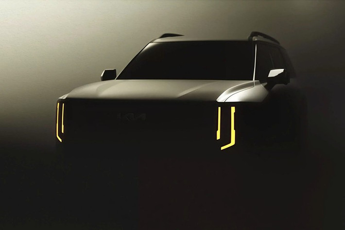 Telluride 2027 cũng là sản phẩm tiếp theo thấm nhuần triết lý thiết kế “Opposites United” – triết lý được KIA giới thiệu từ năm 2021 dưới sự dẫn dắt của ông Karim Habib, Phó Chủ tịch Điều hành kiêm Giám đốc Thiết kế toàn cầu.