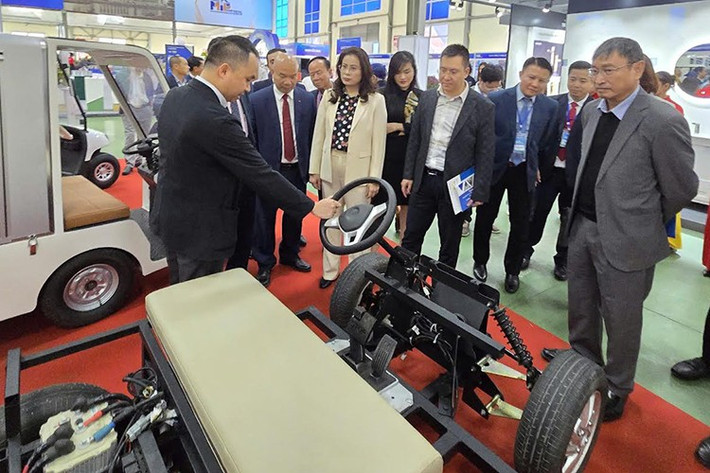 Đại diện Thái Hưng Corp cho biết, GIO chủ động toàn bộ chu trình từ thiết kế, nghiên cứu, thử nghiệm đến sản xuất hàng loạt. Các sản phẩm được phát triển dựa trên nhu cầu thực tế, đạt chuẩn đăng kiểm Việt Nam QCVN 119/2024 và tuân thủ nghiêm ngặt các tiêu chuẩn quốc tế về an toàn, môi trường.