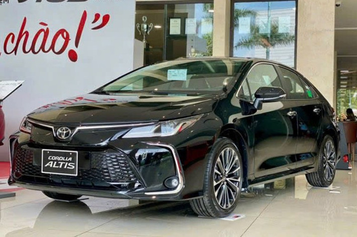 Toyota Corolla Altis: 29 xe ﻿Vị trí thứ 6 trong top 10 ôtô bán kém nhất Việt Nam trong tháng 10/2025 thuộc về Toyota Corolla Altis. Mẫu sedan hạng C này bán ra 29 chiếc, tăng trưởng đến 70,5%. Tuy tỷ lệ tăng trưởng cao nhưng doanh số thực tế lại quá thấp khiến mẫu xe nhà Toyota một lần nữa "trú ngụ" trong top 10 này.