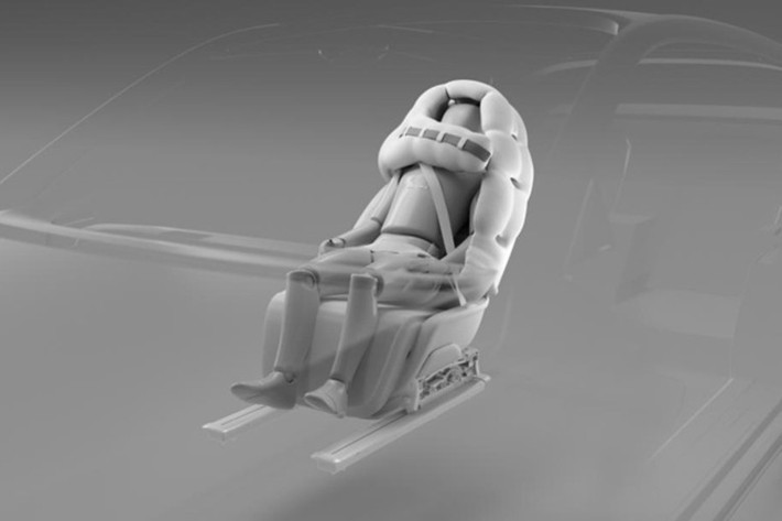 Nhờ tín hiệu từ hệ thống hỗ trợ lái ADAS. Ghế cũng có sẵn dây đai an toàn tích hợp và túi khí đặt bên trong thân ghế, giúp giảm lực tác động lên vùng thắt lưng và hạn chế chuyển động của hành khách về phía trước. Dù chưa có xác nhận chính thức, thông tin về việc Luxeed V9 áp dụng công nghệ an toàn đột phá này cũng đã được nhiều nguồn blogger trong ngành xe điện đề cập trước đó.