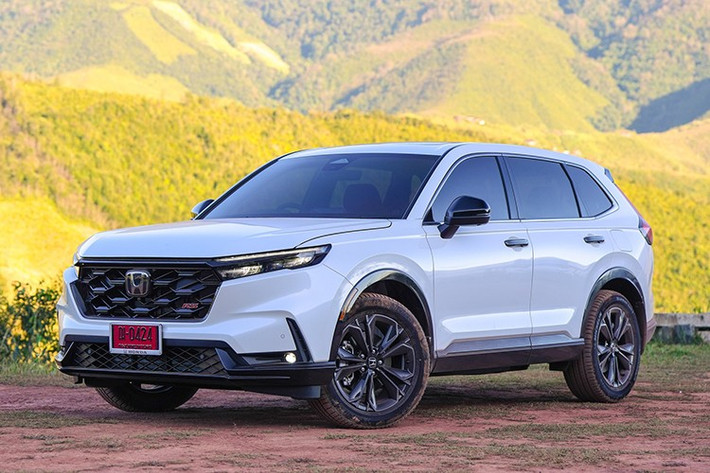 Honda CR-V e:HEV 2026 bán ra tại Thái Lan có chế độ bảo hành toàn diện: 5 năm / 140.000 km (bao gồm 3 năm hoặc 100.000 km tiêu chuẩn + gia hạn thêm 2 năm / 40.000 km), hệ thống hybrid được bảo hành 5 năm và pin hybrid bảo hành đến 10 năm không giới hạn quãng đường.