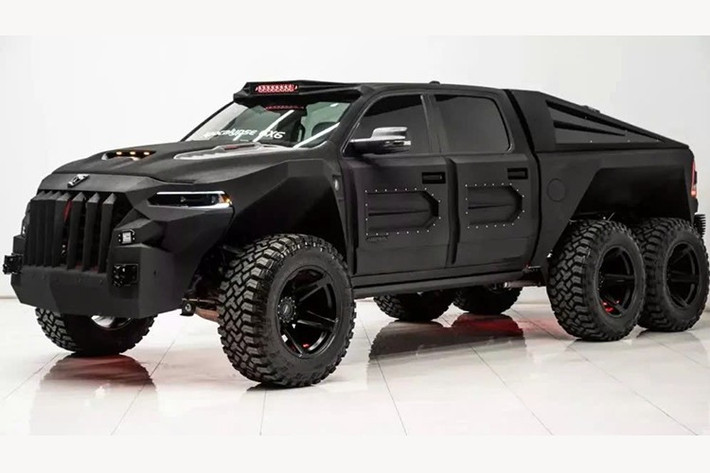 Những chiếc xe 6x6 luôn thu hút các tay chơi xe độc lạ tìm đến trải nghiệm, ngoài thiết kế bắt mắt ra nó còn có thể giúp chủ nhân muốn đi đến đâu cũng được, và rất hữu dụng trong nhiều tình huống mà các xe khác phải bó tay nhưng đường ngập nước, hay vào vũng lầy, hoặc chạy trên cát.