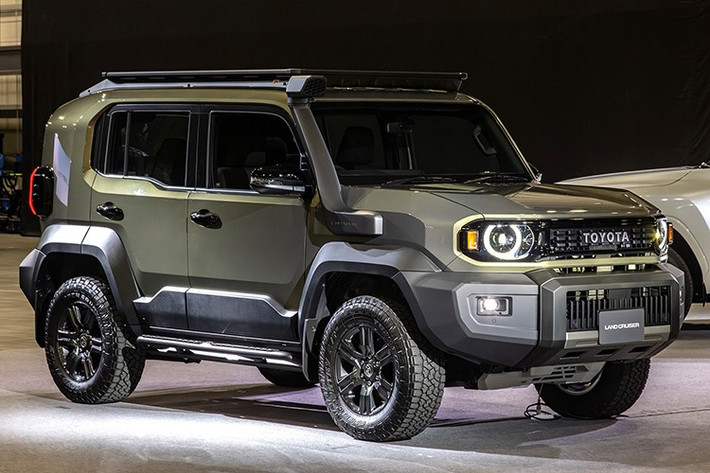 Toyota chính thức trình làng mẫu SUV hoàn toàn mới mang tên Land Cruiser FJ. Mẫu xe này được xem như phiên bản thu nhỏ của dòng Land Cruiser danh tiếng, mang phong cách thiết kế retro đặc trưng và hứa hẹn sẽ có mặt tại một số thị trường chọn lọc từ giữa năm 2026.