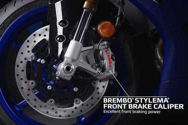 Hệ thống định vị thông qua ứng dụng Garmin StreetCross có sẵn dưới dạng tùy chọn. Y-TRAC , một ứng dụng tùy chọn, cho phép ghi lại thời gian vòng đua trên đường đua và trong các đoạn khác nhau, cũng như thu thập dữ liệu như góc nghiêng tối đa , tua máy và mức độ can thiệp kiểm soát lực kéo.