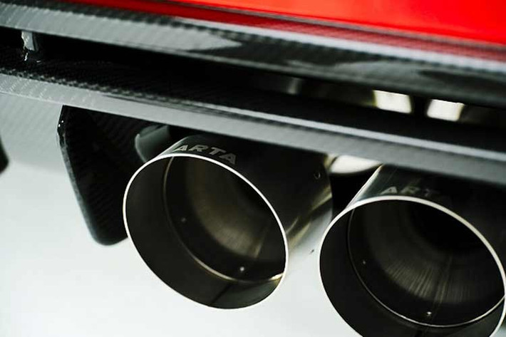 Về vận hành, Civic Type R ARTA GT được nâng cấp hệ thống xả ARTA x HKS, bộ intercooler ARTA x HKS, ECU hiệu năng cao của HKS, bộ turbo thể thao, két làm mát dầu HKS và vi sai chống trượt Cusco Type-RS.