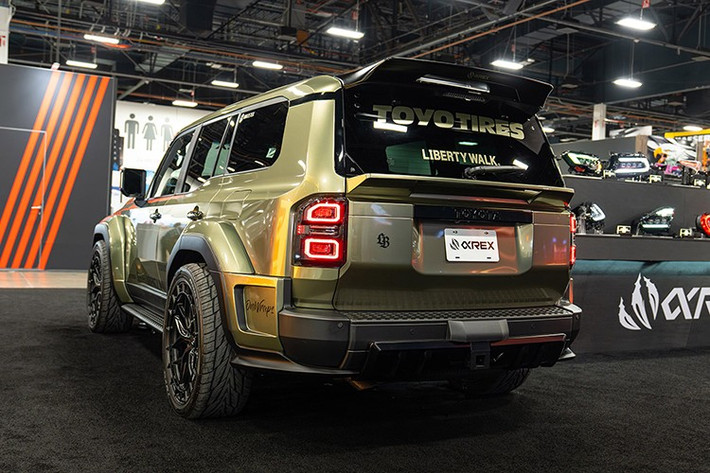 Theo trang chủ của Liberty Walk, gói bodykit đầy đủ có giá 8.800 USD (khoảng 231,57 triệu đồng), còn bộ mâm 24 inch Vossen riêng có giá 14.850 USD (tương đương 390,77 triệu đồng).