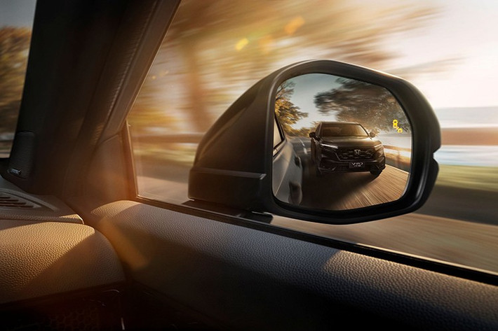 Ngoài ra, mẫu SUV này còn được tích hợp nền tảng Google Built-in cho tất cả các phiên bản, hỗ trợ điều khiển và đồng bộ hóa thông minh hơn. Một chế độ lái mới mang tên Individual được bổ sung, cho phép cá nhân hóa trải nghiệm điều khiển tùy theo thói quen từng người.