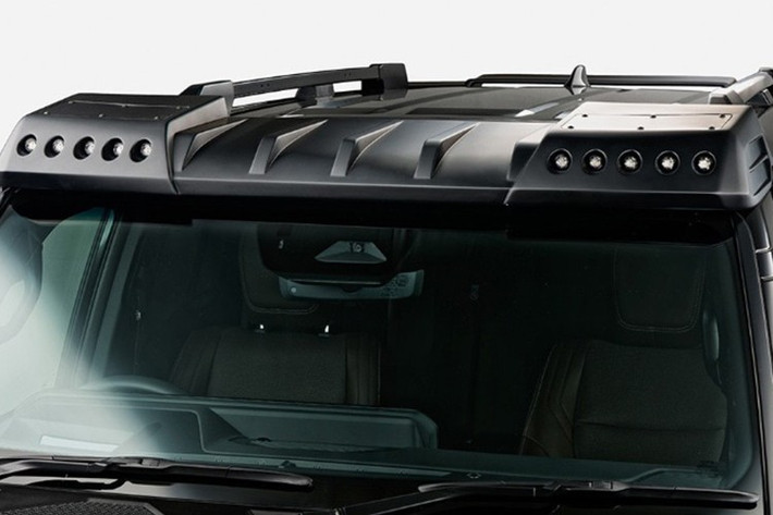 Đèn hậu dường như đã được làm mờ, và viền trang trí phía trên biển số xe giờ đây cũng khác biệt. Bên cạnh những điểm nhấn đặc biệt này, rõ ràng không phải ai cũng thích, Toyota Land Cruiser 2026 cũng có thể được trang bị các loại mâm xe khác nhau từ cùng một hãng độ.