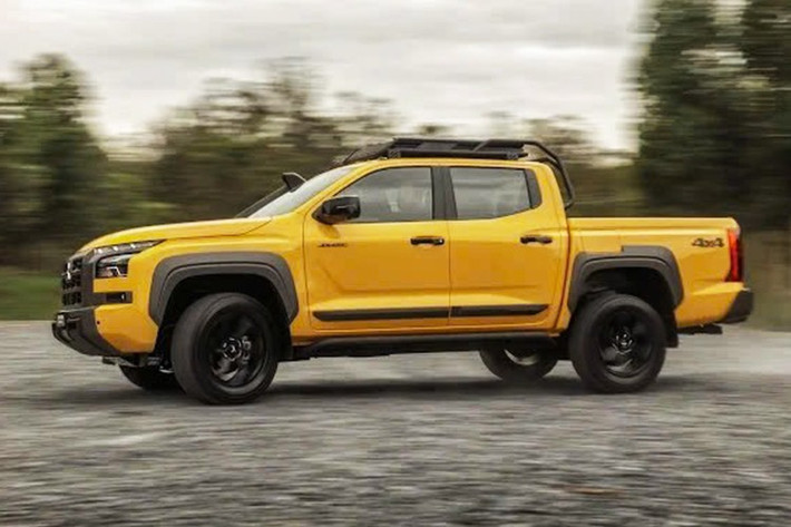 Động cơ 2.4L kết hợp với hộp số tự động 8 cấp và hệ dẫn động 4 bánh Super Select II 4WD với 7 chế độ vận hành, giúp Mitsubishi Triton Savana 2026 hoạt động tốt trên mọi cung đường.