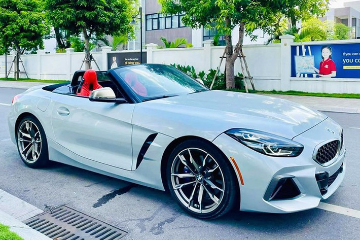 BMW Z4 M40i là lựa chọn khá phù hợp dành cho những khách hàng trẻ tuổi yêu thích những chiếc xe thể thao hạng sang. Nhưng với mức giá khi mới về Việt Nam tới hơn 5 tỷ đồng vào năm 2021 “chát” như vậy, chiếc Z4 M40i 2021 “độc nhất vô nhị” này có lẽ sẽ khá kén người mua, ngay cả khi bán lại.