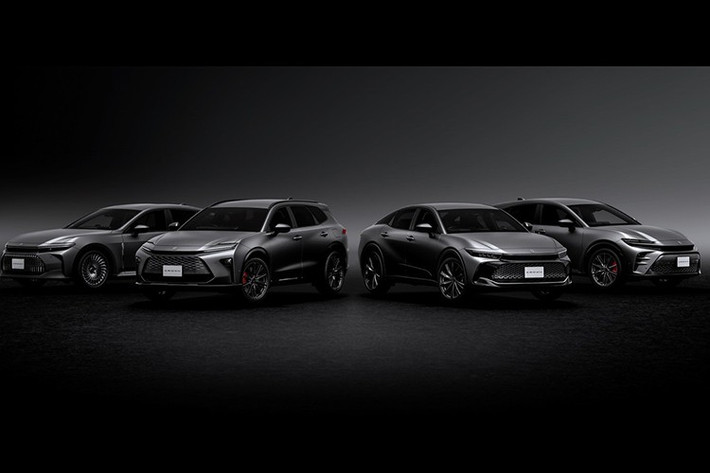 Sơn nhám có thể không phải là gu của tất cả mọi người, nhưng Toyota dường như cho rằng đây là xu hướng đang lên. Vài tháng sau khi Crown Estate ra mắt tại thị trường Nhật Bản, hãng Toyota đã vén màn phiên bản đặc biệt mang tên Limited Matte Metal của mẫu xe này và khai thác triệt để xu hướng sơn nhám.