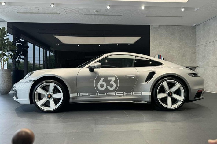 Tại Việt Nam, đã có hai chiếc 911 Turbo 50 Years về nước, đều thuộc sở hữu cá nhân và có số thứ tự riêng. Chiếc xe vừa cập bến Việt Nam là chiếc thứ 499 trong tổng số 1.974 xe được sản xuất toàn cầu.