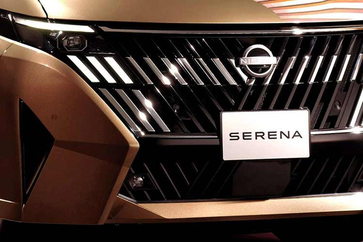 Khách hàng tại Nhật Bản có thể lựa chọn các phiên bản từ tiêu chuẩn (X), Highway Star V cho đến cao cấp nhất là Luxion. Ngoài ra, gói phụ kiện Autech Line với các chi tiết chrome tối màu và gương chiếu hậu màu kim loại cũng là tùy chọn đáng giá cho những ai tìm kiếm sự khác biệt.