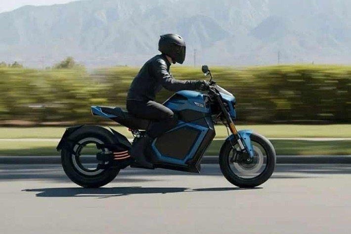 Phiên bản hiện tại trang bị Donut Motor 2.0, nặng 21 kg, tích hợp trực tiếp vào bánh sau, loại bỏ trục và nan hoa truyền thống. Hệ thống hoạt động hoàn toàn dựa trên lực điện từ: các nam châm điện trong phần lõi bánh tác động vào nam châm vĩnh cửu trên vành ngoài để tạo lực quay. Thiết kế mô-đun kết hợp với hệ thống gioăng kín giúp bảo vệ ổ bi khỏi bụi và nước, đồng thời giảm đáng kể nhu cầu bảo trì.