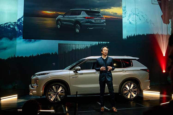 Ở đợt nâng cấp giữa vòng đời này, Mitsubishi Outlander PHEV 2026 mang đến cái nhìn mới mẻ thông qua bộ mâm xe có thiết kế hiện đại và các chi tiết trang trí ngoại thất được tinh chỉnh sắc sảo. Tuy nhiên, giá trị cốt lõi của phiên bản mới nằm ở những thay đổi bên dưới lớp vỏ thép.