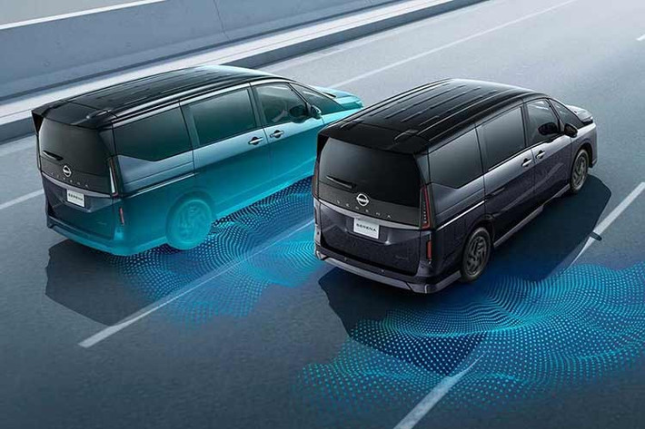 Ở bản facelift này, Nissan Serena C28 tập trung thay đổi mạnh mẽ ở phần đầu xe. Ngôn ngữ thiết kế V-Motion đặc trưng nay được làm mới với các họa tiết hình chữ V xếp tầng, thay thế cho các thanh ngang ở phiên bản tiền nhiệm.