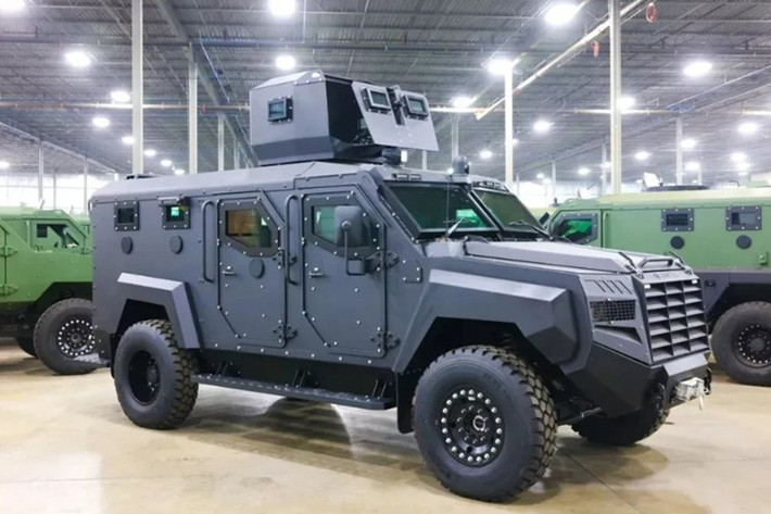 Về khả năng bảo vệ, những chiếc Roshel Senator của lực lượng ICE đạt chuẩn chống đạn cấp B7, có thể chịu được đạn cỡ 308, 30-06, 7,62 mm cũng như các vụ nổ từ thiết bị nổ tự tạo (IED) hoặc bom gài.