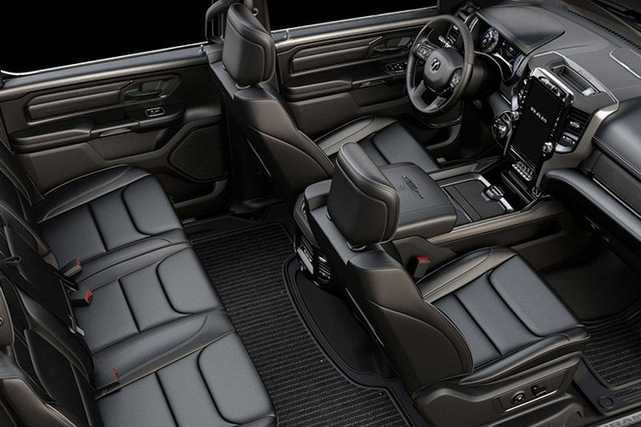 Nếu trong thời gian chờ đợi xe mới ra mắt mà không biết nên làm gì với Ram 1500 TRX của mình, có thể tham khảo qua bản độ nhẹ nhàng của 1 xe Ram 1500 TRX, bao gồm cả đèn pha bổ sung, cũng như bộ mâm và lốp mới, mà nếu bạn hỏi Brixton Forged thì đó chính là điểm nhấn.