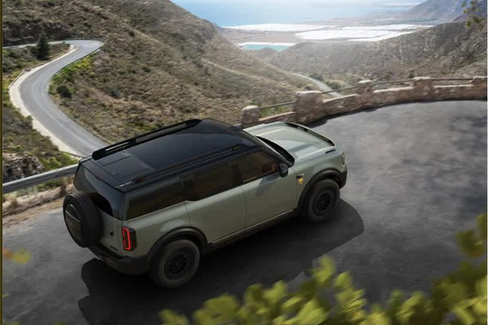 Mẫu xe SUV Ford Bronco New Energy 2026 chạy điện mới này là sản phẩm hợp tác giữa Ford và Jiangling Motors và chỉ dành riêng sản phẩm này cho thị trường tỷ dân Trung Quốc.