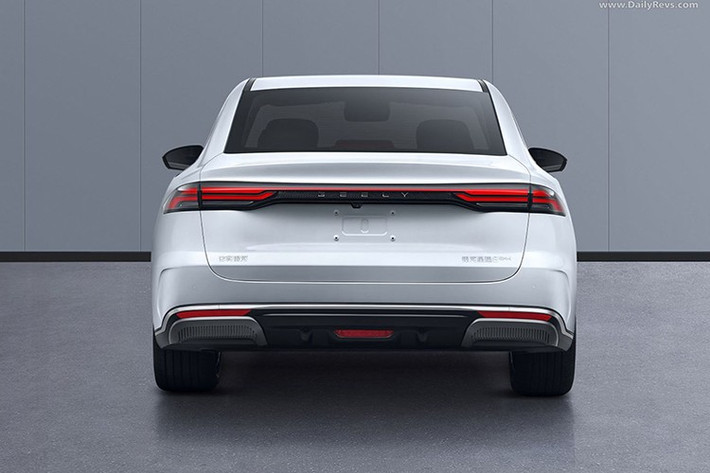 Hệ động lực cho phép xe di chuyển hoàn toàn bằng điện lần lượt là 50km và 100km (giả sử theo tiêu chuẩn WLTC). Tốc độ tối đa đạt 180km/h.