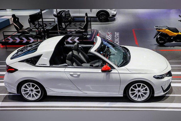 Hiện Honda Integra bản thương mại tại Trung Quốc được phát triển dựa trên nền tảng Civic thế hệ thứ 11, trang bị động cơ 1.5L VTEC Turbo cho công suất 182 mã lực và mô-men xoắn 240 Nm. Mẫu xe này cũng là phiên bản hiếm hoi trong phân khúc vẫn cung cấp tùy chọn hộp số sàn 6 cấp.