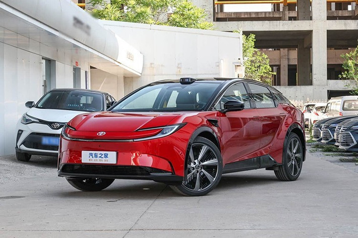 Kích thước tổng thể của SUV điện Toyota bZ5 với chiều dài 4.780 mm, rộng 1.866 mm, cao 1.510 mm, chiều dài cơ sở 2.880 mm, hứa hẹn mang lại không gian rộng rãi bên trong.