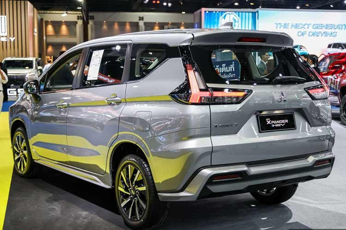 Năng lượng được cung cấp bởi pin lithium-ion dung lượng 1,1 kWh, dẫn động cầu trước. Xe hỗ trợ 7 chế độ lái, bao gồm cả chế độ thuần điện EV, đồng thời tích hợp hệ thống kiểm soát vào cua chủ động Active Yaw Control nhằm tăng độ ổn định khi vận hành.