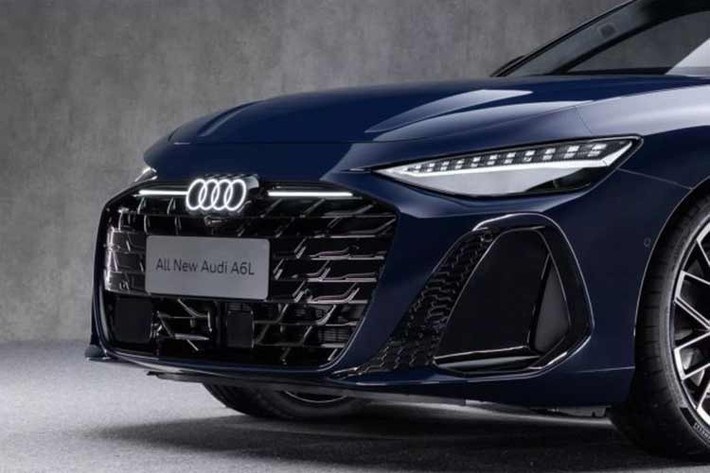 Cửa sau kéo dài là dấu hiệu rõ ràng nhất cho thấy đây không phải Audi A6 thông thường. Ngoài ra, Audi cũng điều chỉnh một số chi tiết thiết kế ở phần đầu xe như lưới tản nhiệt với họa tiết mới. Logo Audi phát sáng trong lưới tản nhiệt được bao quanh bằng một dải LED mỏng.