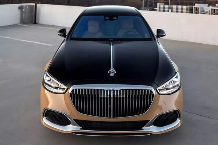 Mức giá chính thức của Mercedes-Maybach S 680 Virgil Abloh Edition không được đại lý bán xe là Road Show International công bố. Tại Việt Nam, Mercedes-Maybach S 680 có mức giá khởi điểm từ 15,99 tỷ đồng.