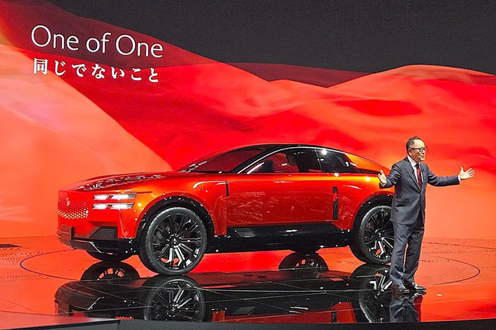 Tùy chọn động cơ có thể bao gồm V8 5.0L từ mẫu sedan hoặc V6 3.5L của SUV Century, trong đó cấu hình V6 được cho là phù hợp hơn để đạt độ êm ái và cân bằng đặc trưng của dòng xe siêu sang.