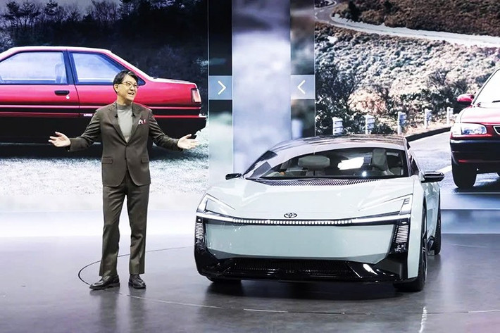 Mặc dù thiết kế của Corolla Concept cho thấy rõ ý định sản xuất đại trà nhưng Toyota vẫn chưa công bố thời điểm ra mắt chính thức của thế hệ mới. Tuy nhiên, vì Toyota Corolla thế hệ hiện tại đã ra mắt từ năm 2018 nên nhiều khả năng phiên bản kế nhiệm sẽ xuất hiện vào năm 2026.