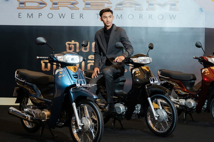 Honda Dream NCX 125 2026 chưa có giá bán chính thức nhưng theo mức tham khảo cũ mẫu xe sẽ có giá từ 2300 – 2500 USD (tương đương 56.000.000 – 62.000.000 đồng) dự đoán không thay đổi.