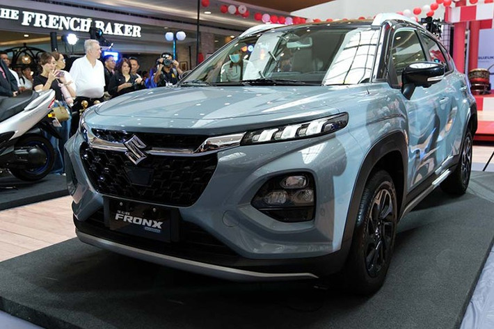 Nhà phân phối Suzuki Philippines vừa chính thức giới thiệu mẫu crossover hoàn toàn mới Fronx 2026. Về ngoại hình, Suzuki Fronx 2026 kết hợp đường nét thể thao của coupe với sự mạnh mẽ của SUV.