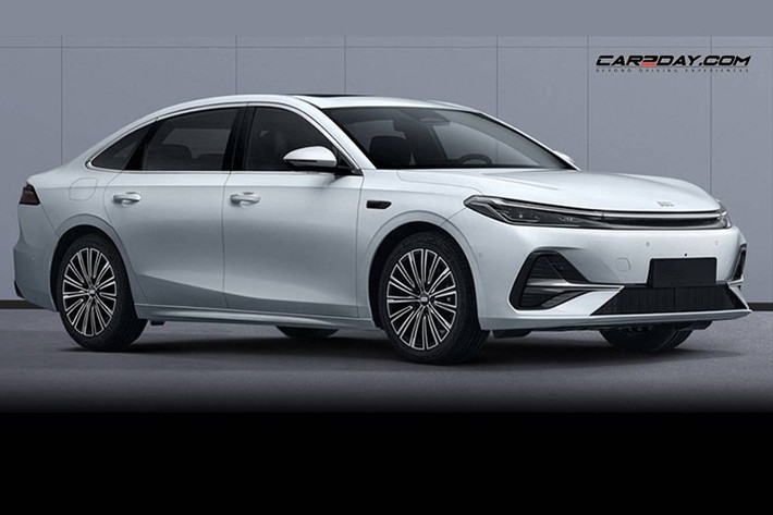 Động cơ 4 xi-lanh 1,5 lít 111PS/136Nm của xe được kết hợp với hộp số hybrid chuyên dụng điện hóa 11-1 (E-DHT), cùng với mô-tơ điện sản sinh công suất 218PS (160kW) và 262Nm. Hai tùy chọn pin lithium sắt phosphate (LFP) thường được cung cấp - gói 8,5 và 18,4kWh cung cấp phạm vi chạy hoàn toàn bằng điện lần lượt là 60 và 130km (theo chu kỳ CLTC dễ dãi của Trung Quốc) trong Galaxy Starshine 8.