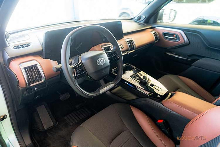 Các trang bị tiện nghi dự kiến trên SUV thuần điện Toyota Urban Cruiser bao gồm màn hình giải trí 10,1 inch tương thích Apple CarPlay và Android Auto không dây, dàn âm thanh 9 loa, tiêu chuẩn an toàn với 7 túi khí và các hệ thống hỗ trợ lái hiện đại.