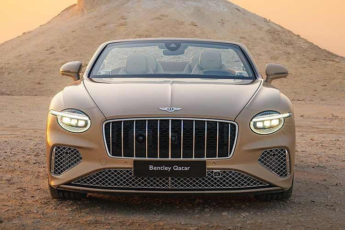 Bộ phận tùy chỉnh Mulliner của Bentley mới đây đã giới thiệu một dự án cực kỳ tinh tế. Đó là chiếc xe siêu sang Bentley Azure Mulliner Qatar Edition, một phiên bản đặt riêng của đại lý Bentley Qatar dựa trên dòng Continental GTC sang trọng, mẫu xe grand tourer mui trần cao cấp của thương hiệu này.